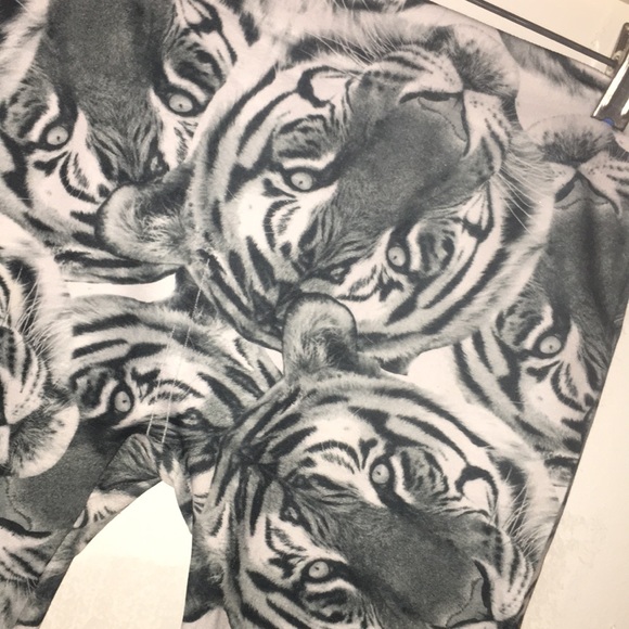 Black & white tiger stretchy leggings - Picture 2 of 3